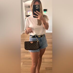 LV pochette accessoires